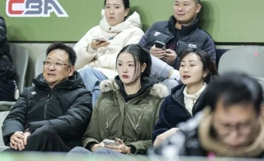 世界杯客户端下载说明-老婆来看球压力大?张常宁现身同曦主场,吴冠希连丢关键罚球